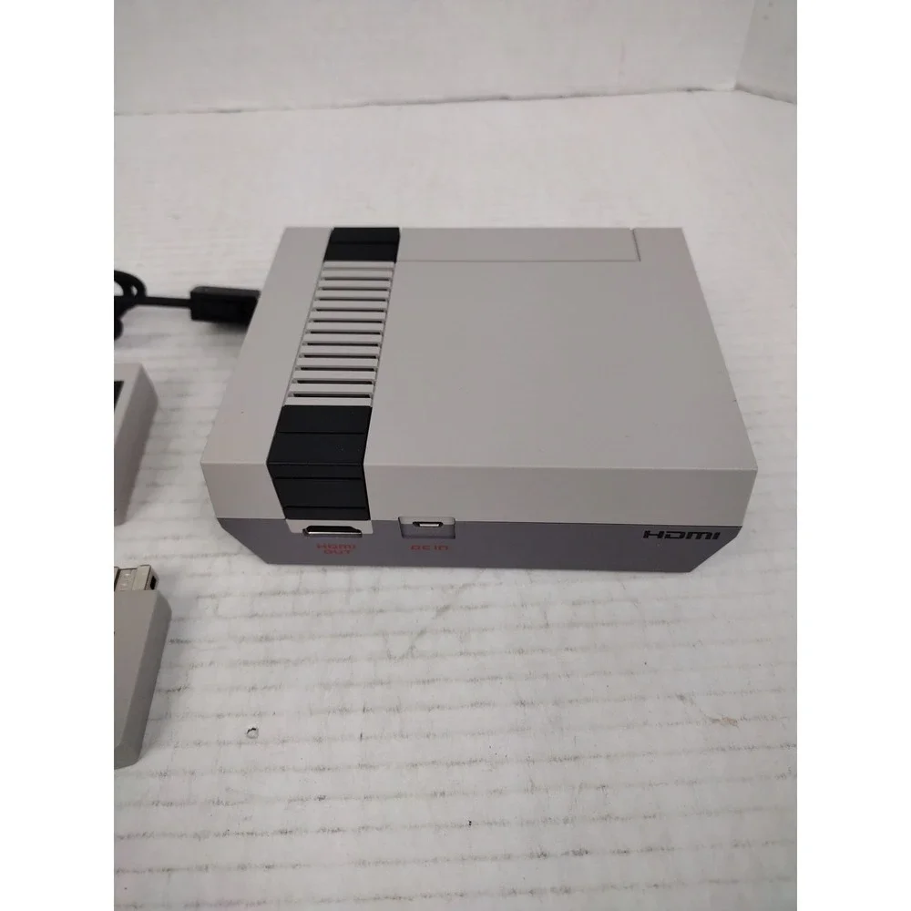 Nintendo Clv-001 Nes Classic Edition 30 Games Included! Great Condition 2 Cntrls